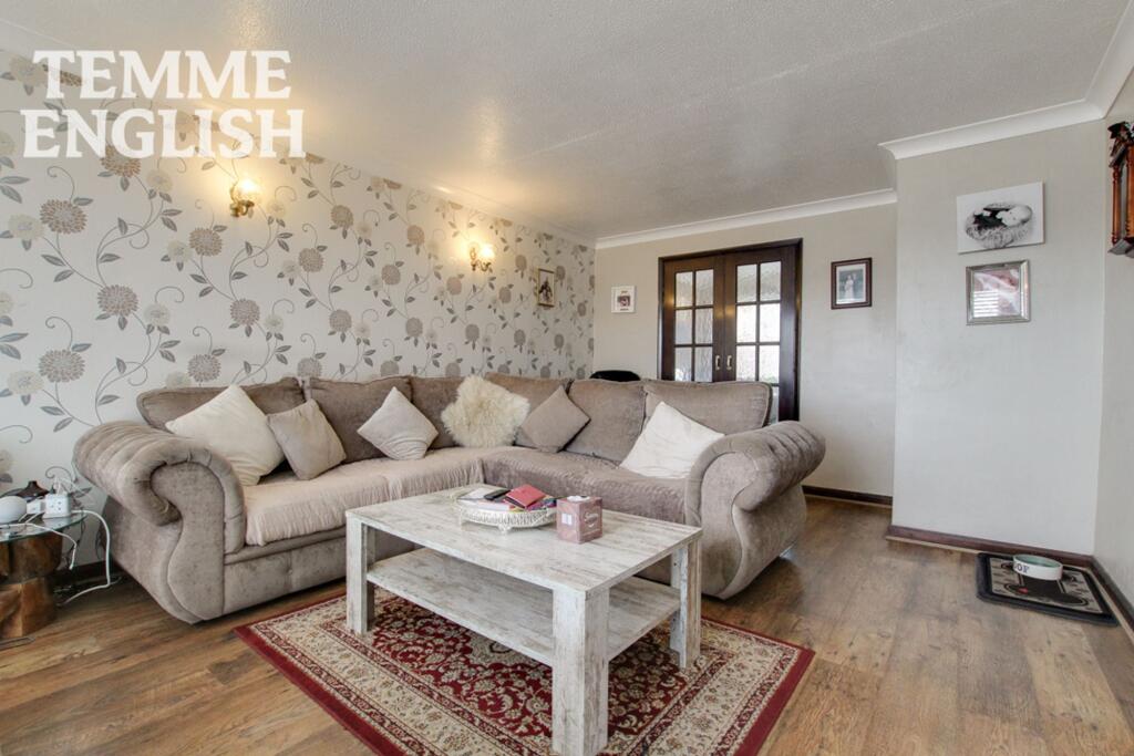 House in Basildon, Wickford - More