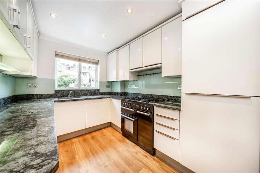 House in London, The Beveree, Hampton - View 4