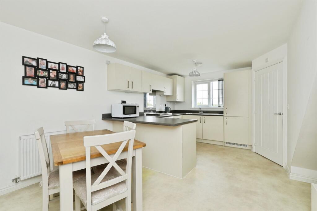 Winder Avenue, Halfway, Sheffield photo 3