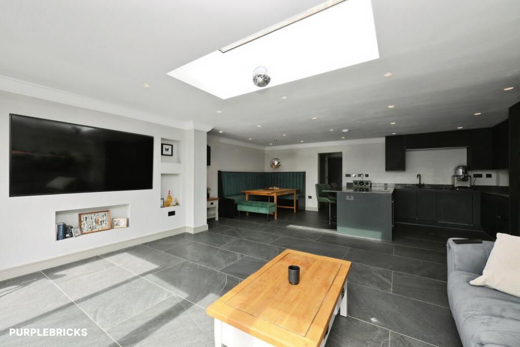 House in Broxbourne, Hertfordshire - View 2