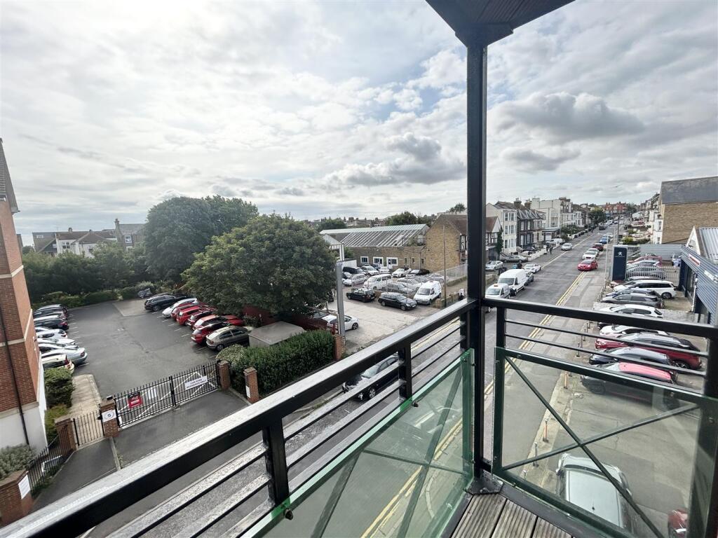 Apartment in Thanet, Cliftonville West, Cliftonville - View 2