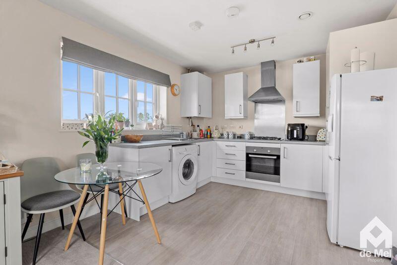 Valentine Road, Bishops Cleeve, Gloucestershire, GL52 photo 2