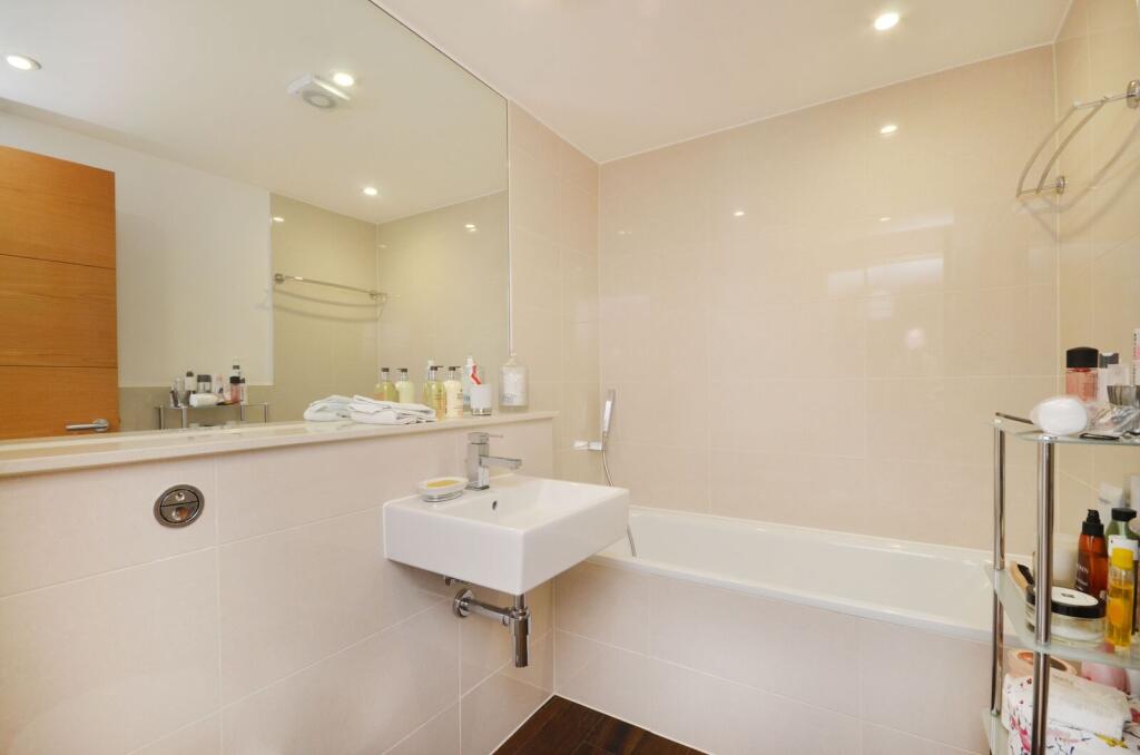 Apartment in Guildford - More