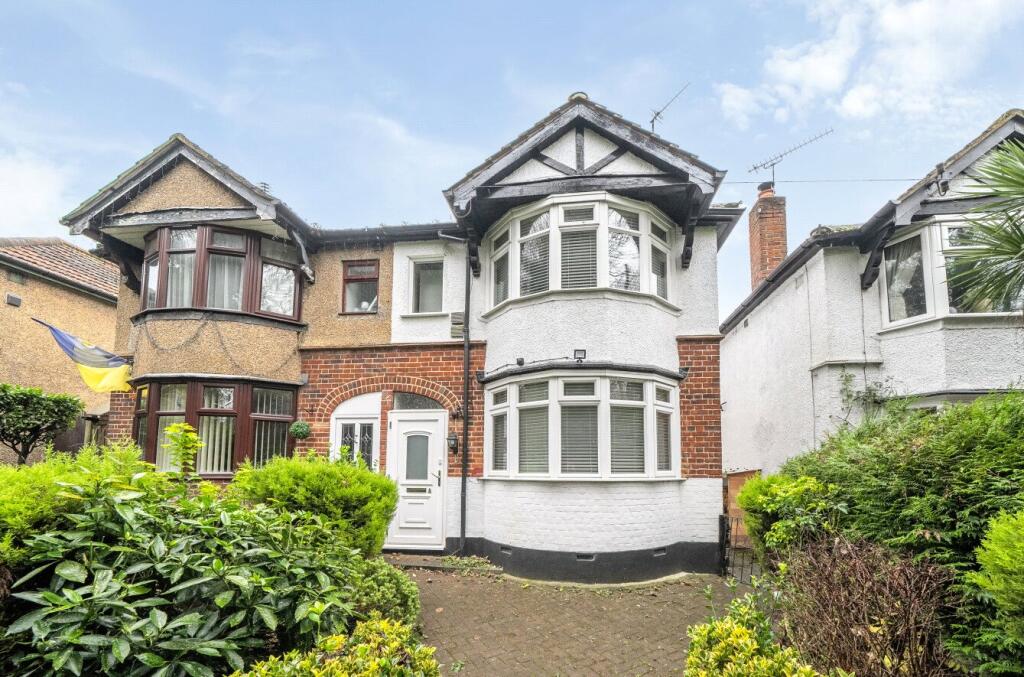 2-bed semi-detached on North Western Avenue, Watford, Hertfordshire, WD25, £450,000