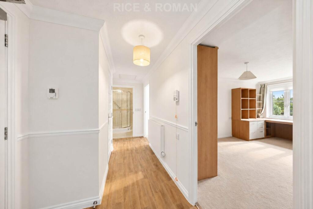 Apartment in Kingston upon Thames - More