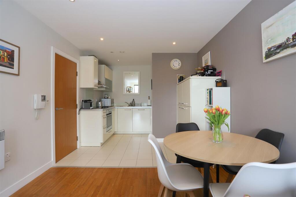 Apartment in Manchester, Greater Manchester - View 3