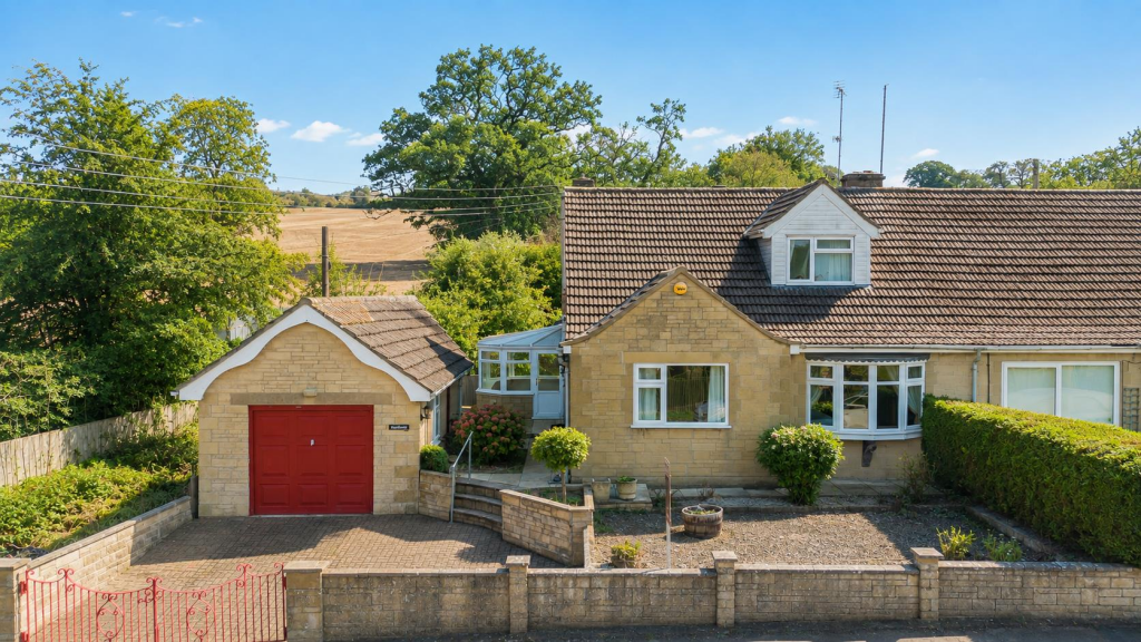 Main image of property: Cotswold Green, Stonehouse