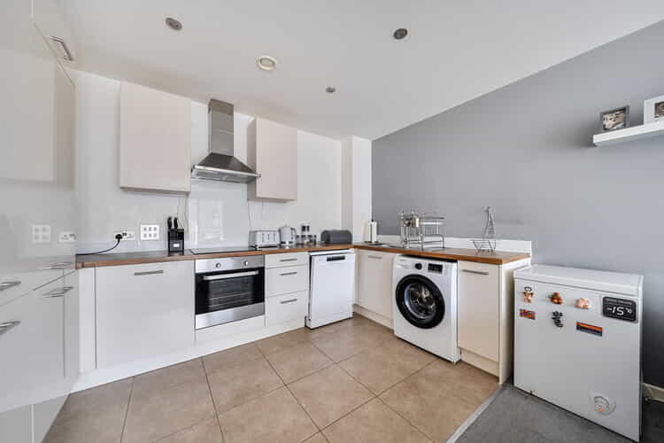 Apartment in Redhill - View 5