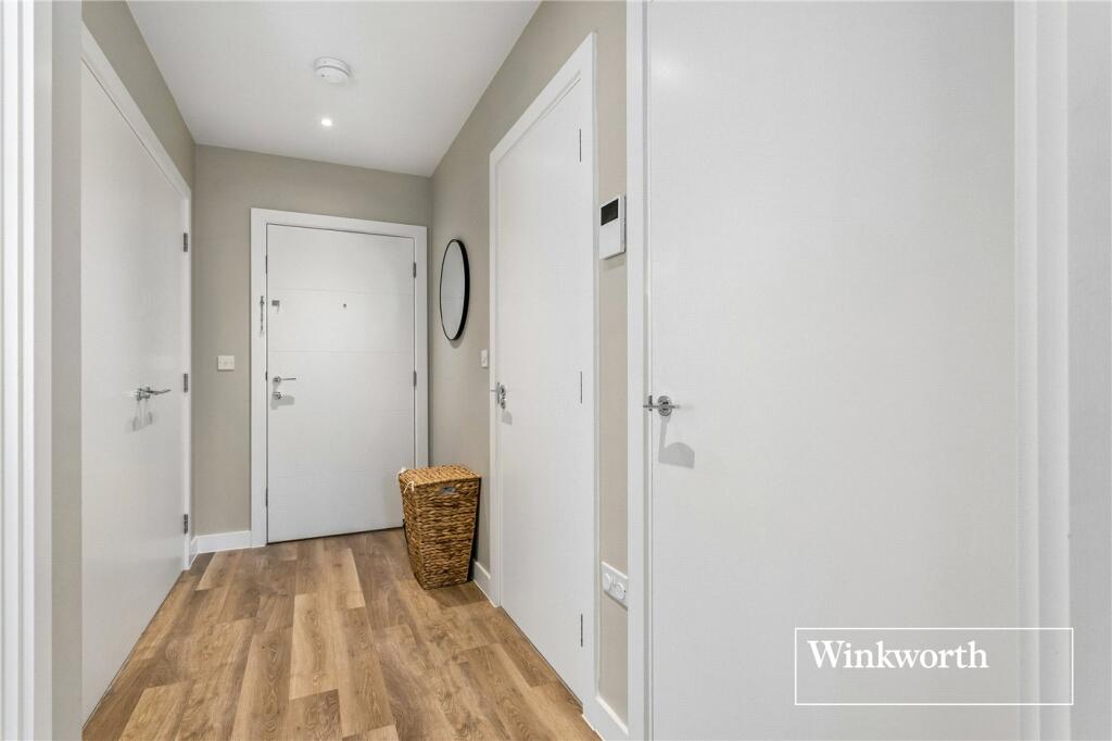Apartment in Watford - More