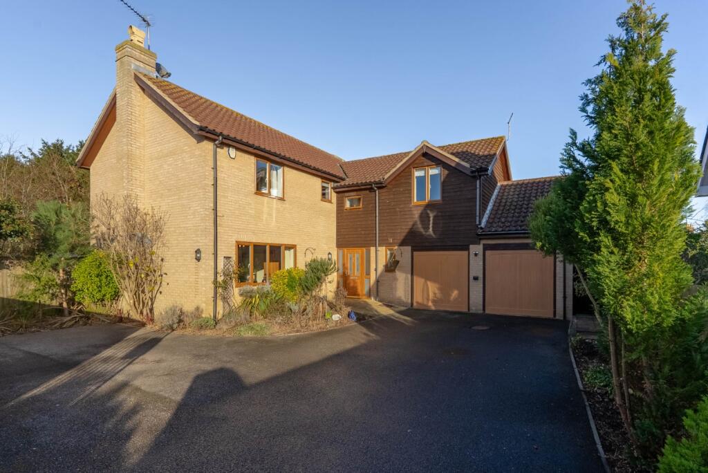 5-bed detached on Moat Close, Colne, Huntingdon, Cambridgeshire, PE28 3NU, £675,000