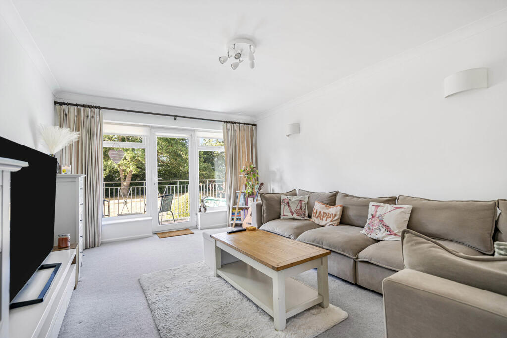 Apartment in Elmbridge, Clarendon Park - View 5