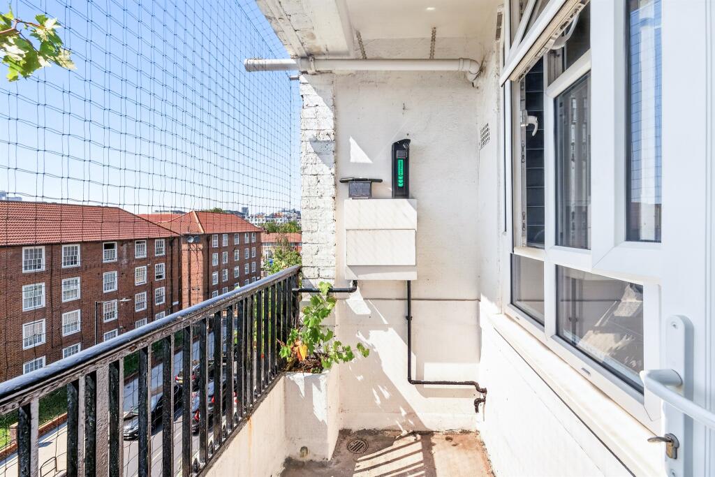 Apartment in London - View 5