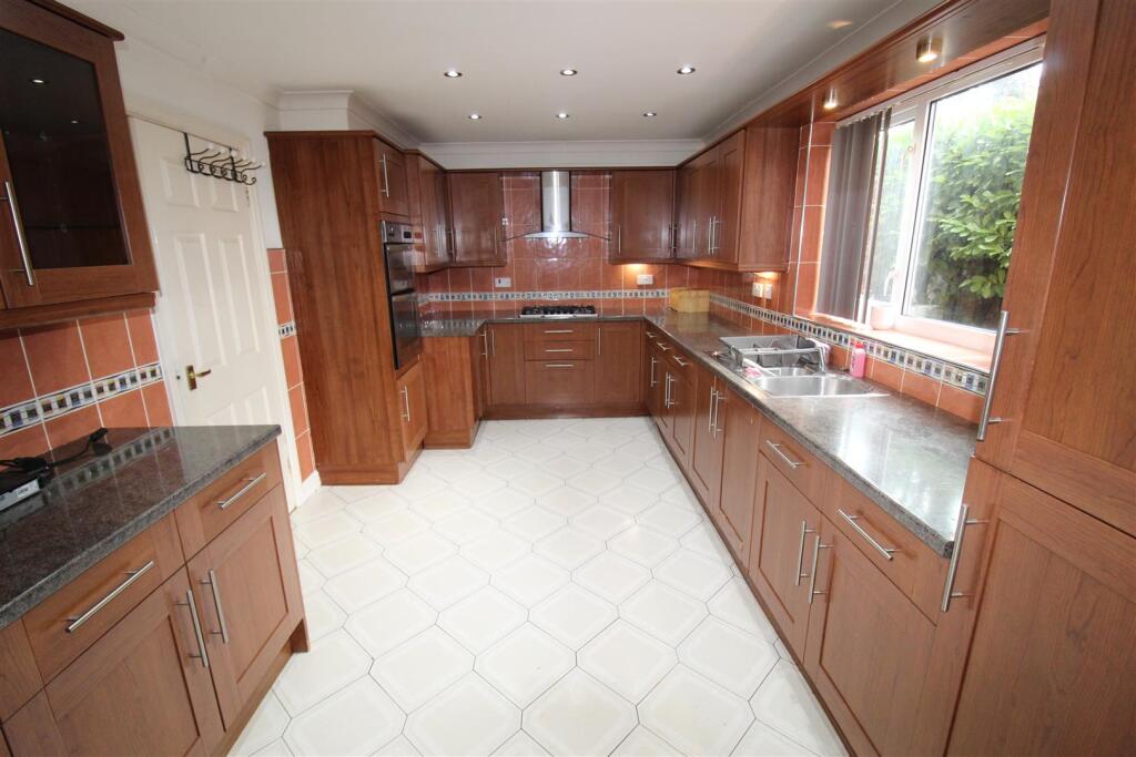 The Sycamores, Vale Avenue, Horwich. photo 4