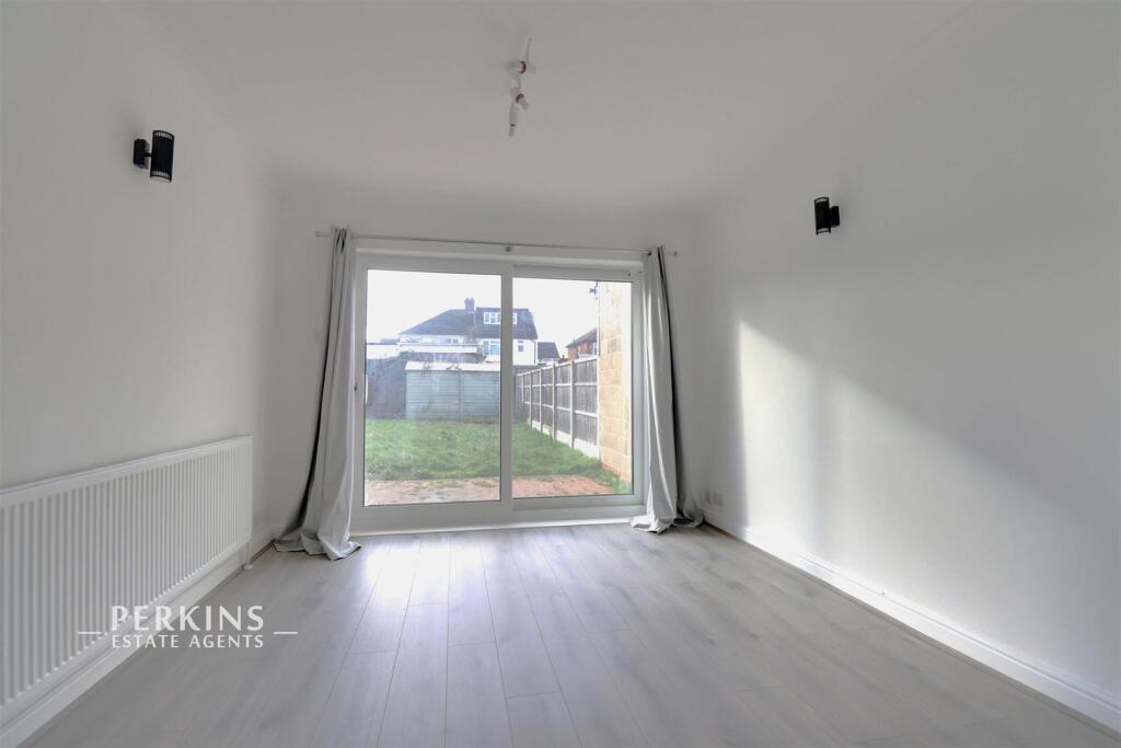 Hillingdon, UB10 photo 3