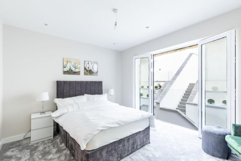 House in London - View 5