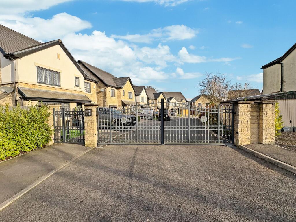 5-bed detached on Pennine View, Westhoughton, BL5, £625,000