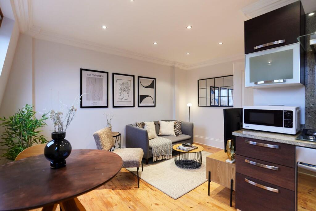 Main image of property: Green Lanes, London, N16