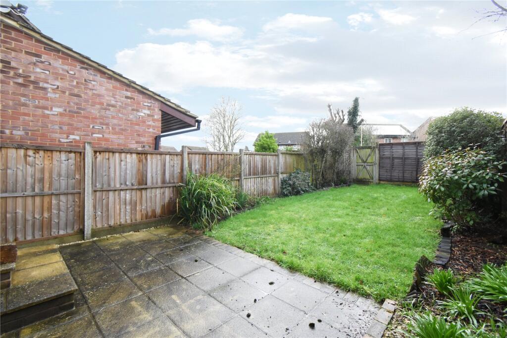 Nursery Close, Hook, Hampshire, RG27 photo 2