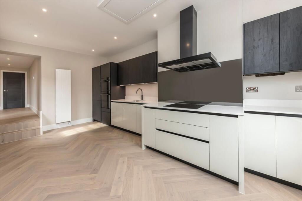 Apartment in Twickenham - View 5