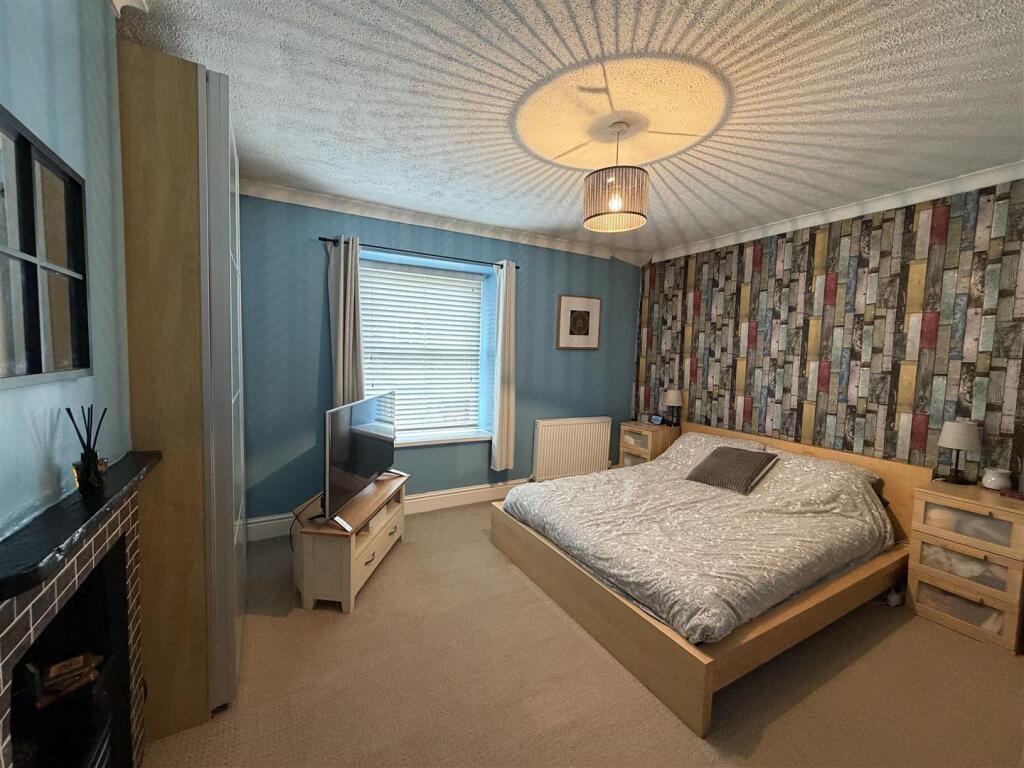 House in Oldham - View 4