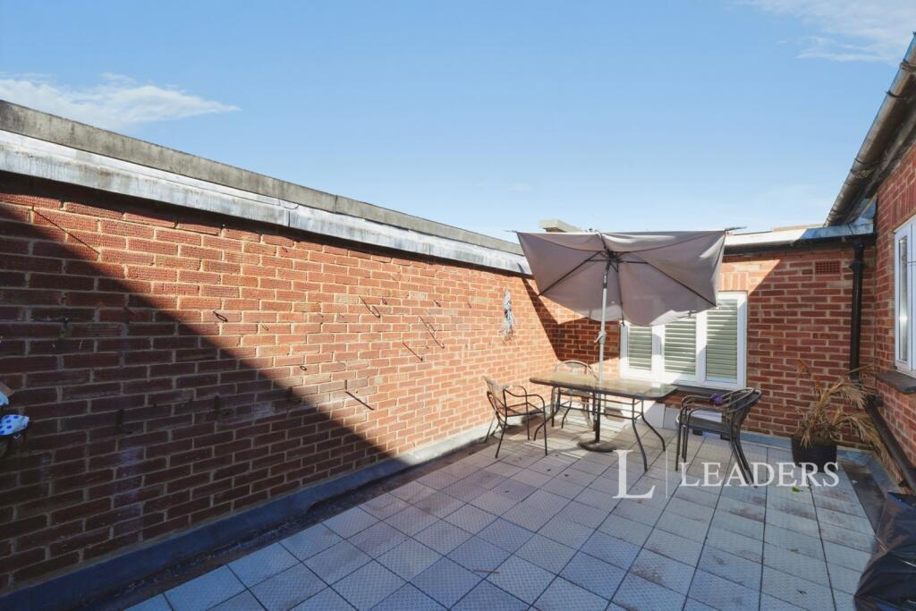 Apartment in Bromley - View 4