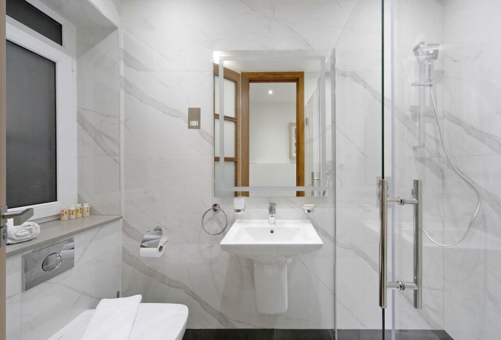 Apartment in London, City of Westminster - View 3
