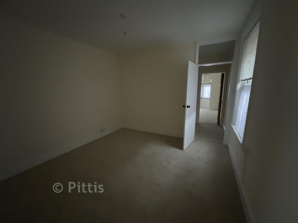 Adelaide Grove, East Cowes, Isle of Wight photo 3