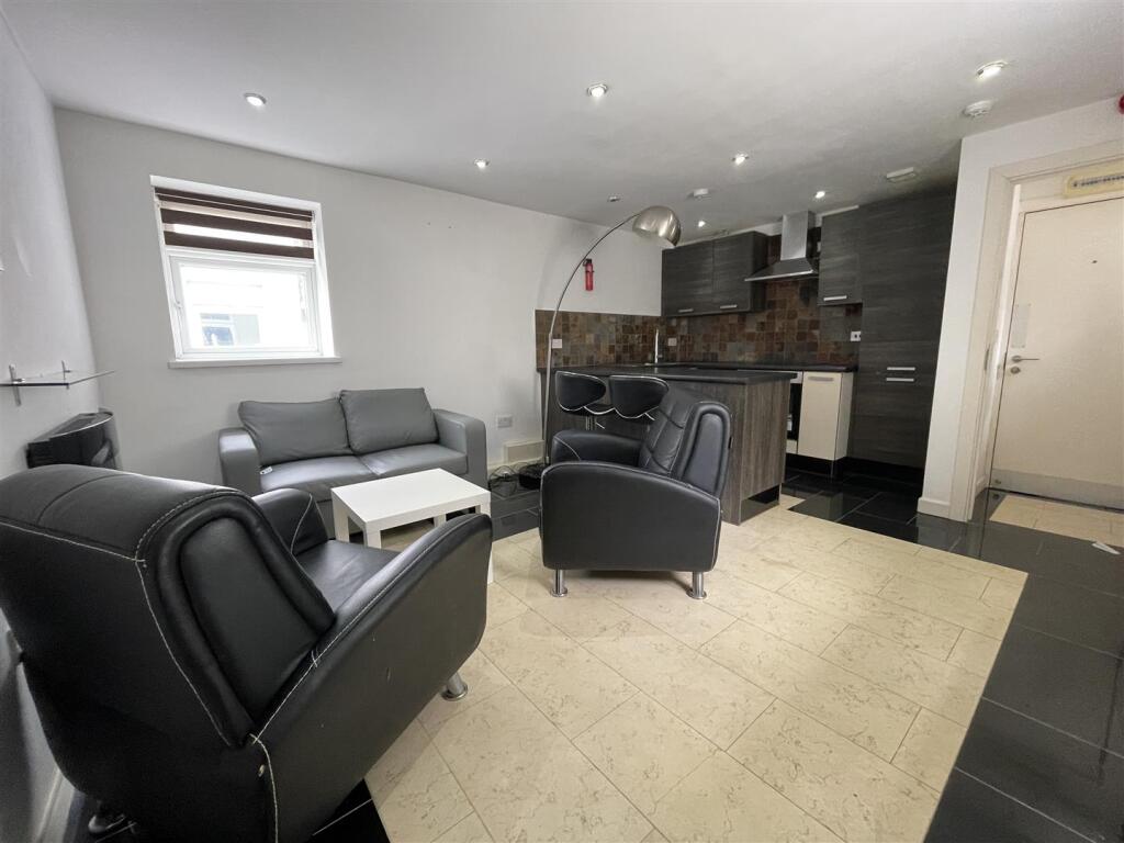 Main image of property: The Parade, Roath, Cardiff