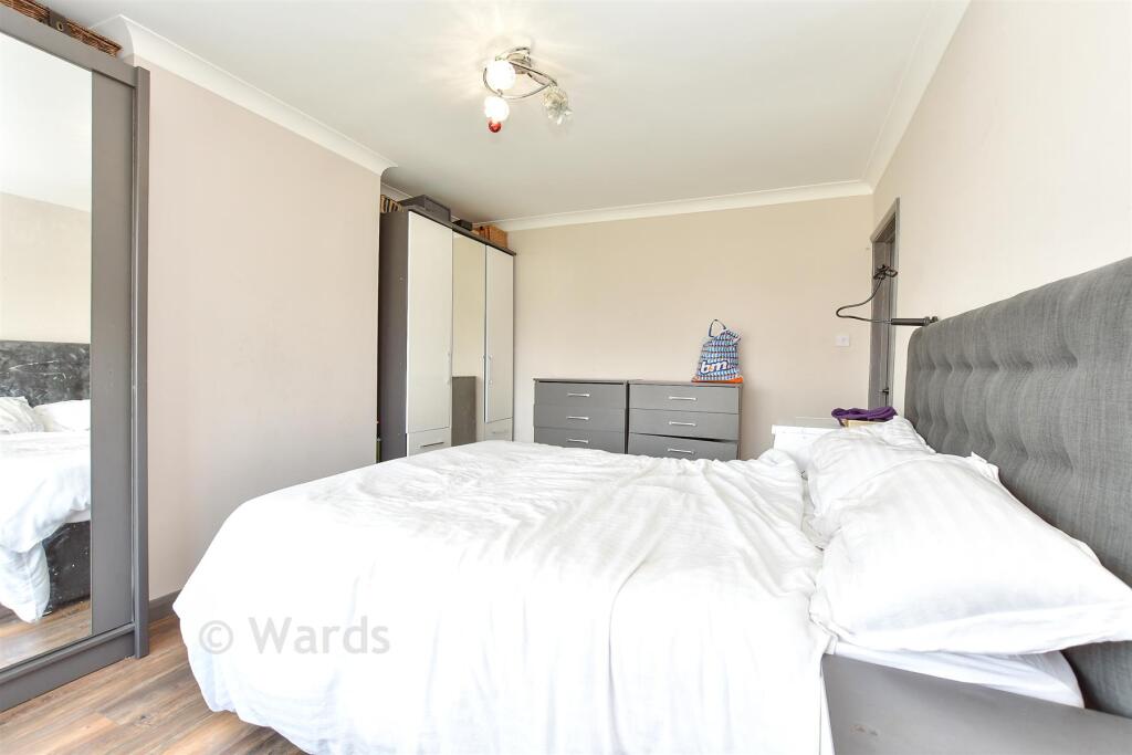 4 bedroom chalet for sale in Roseleigh Road, Sittingbourne, Kent, ME10 - More