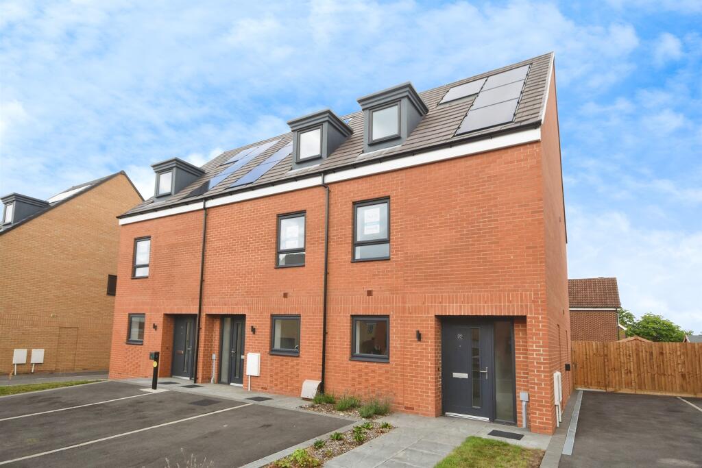 Main image of property: Ghyllgrove Close, Basildon