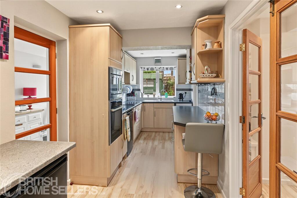 Cautley Close, Quainton, Aylesbury, Buckinghamshire, HP22 photo 2