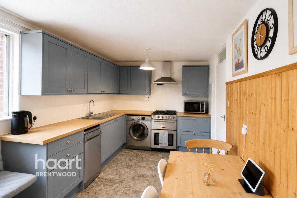 Apartment in Brentwood, Essex - View 3