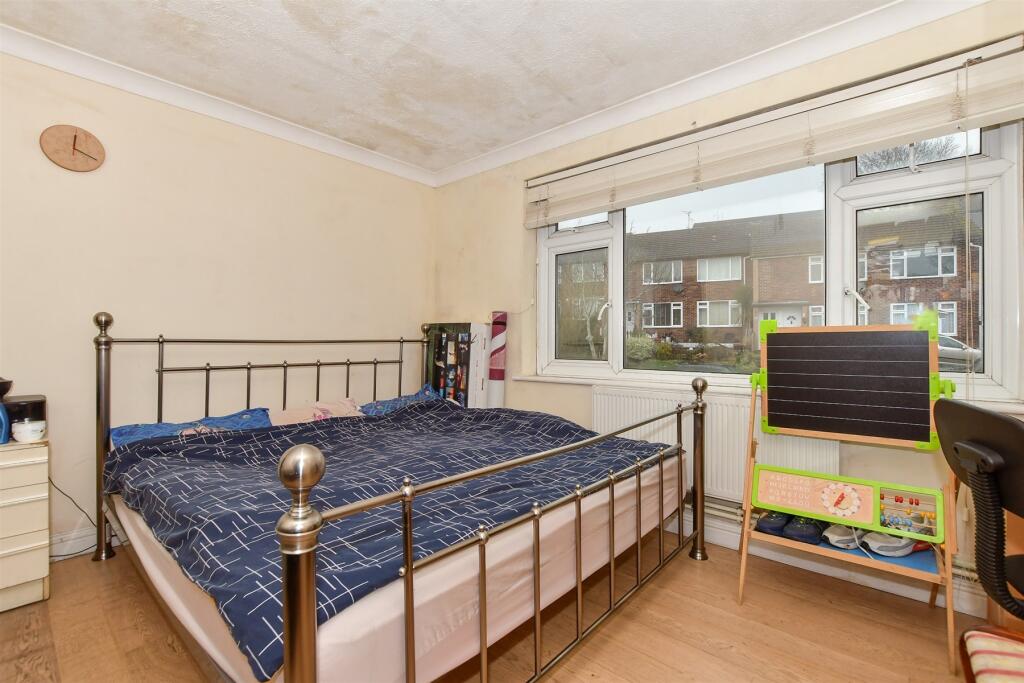 2-bed flat on Roseholme, Maidstone, Kent, £150,000