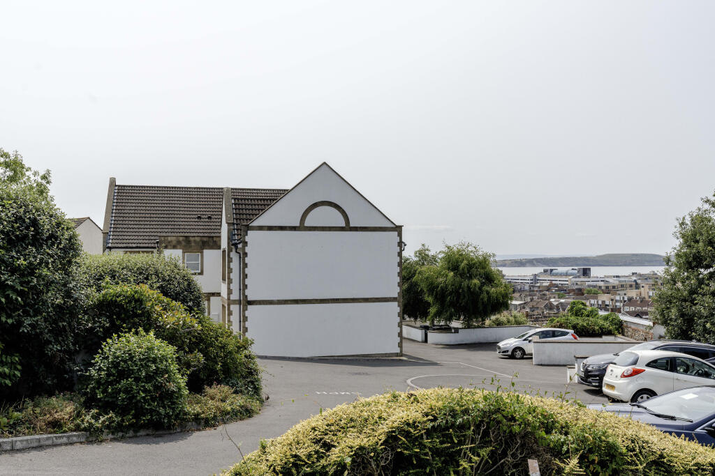 Hewish Court, Landemann Circus, Weston-super-Mare photo 2
