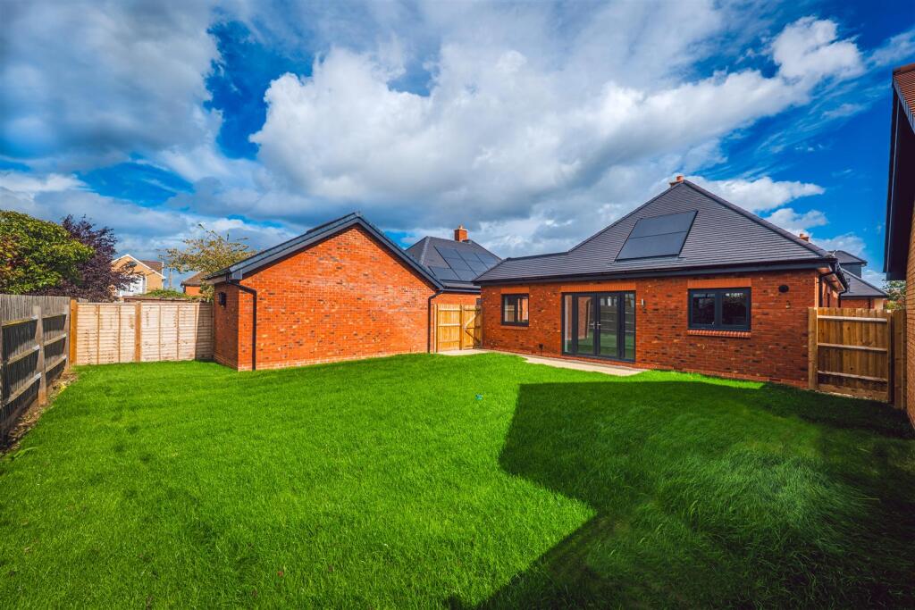 Main image of property: Kingshurst Drive, Badsey, WR11 7ZF