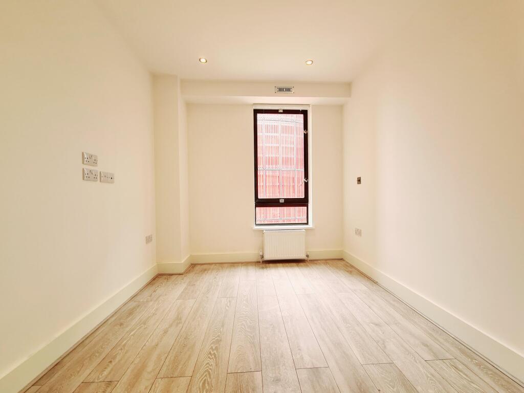 Apartment in Watford, North Watford - More