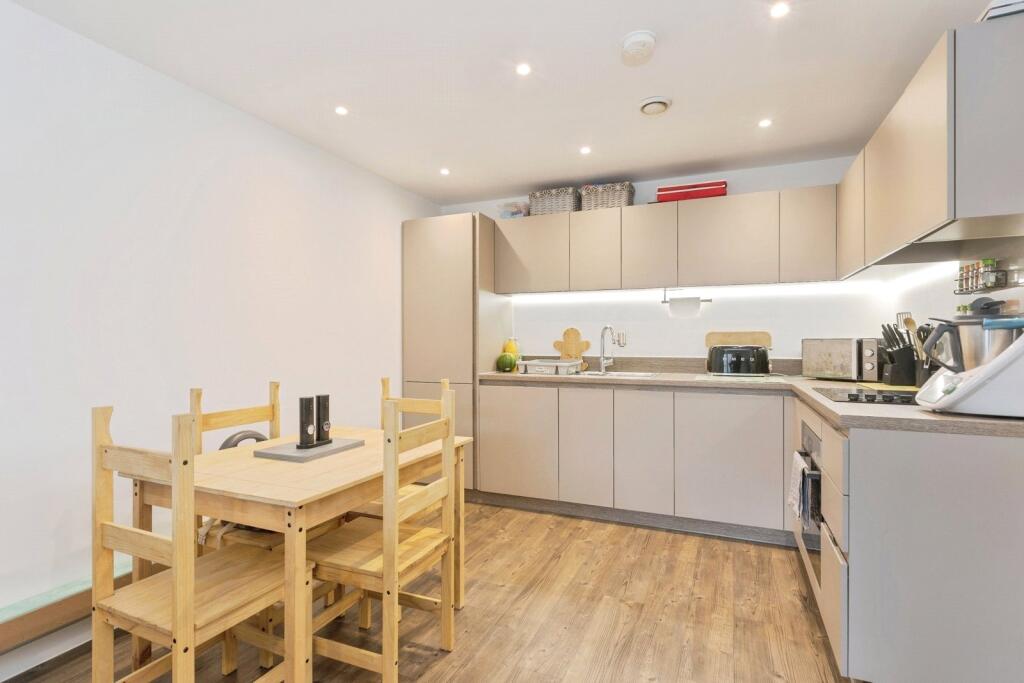 Salomons Grove, Southborough, Tunbridge Wells, Kent, TN4 photo 2