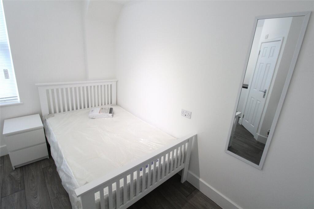 House in Luton - View 2