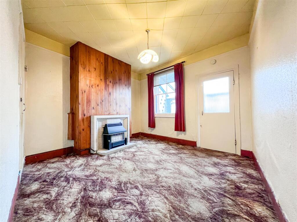 House in Staffordshire Moorlands, Abbey Green, Leek - View 5