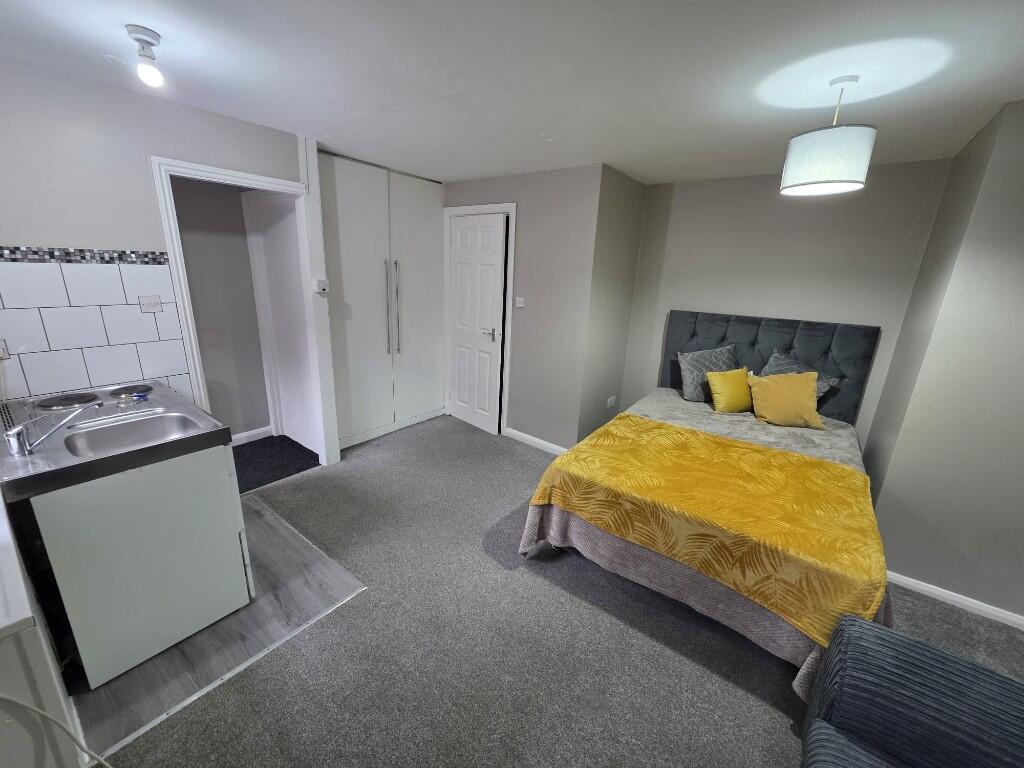 Main image of property: High Town Road, Luton, Bedfordshire, LU2