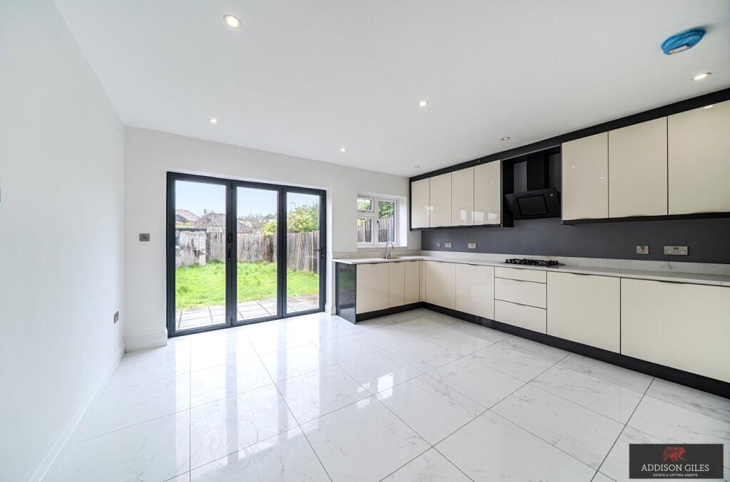 House in Harrow - View 4