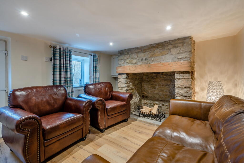 House in Gloucester - View 5