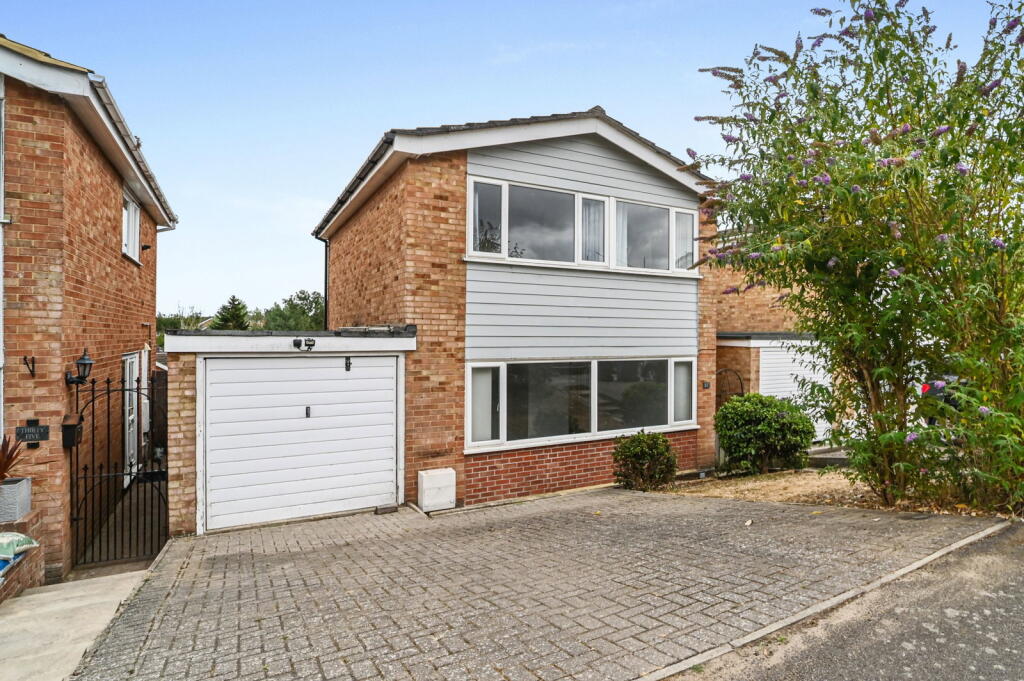Main image of property: 37 Cottesford Close, Hadleigh