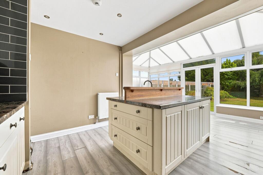 Hall Moss Lane, Bramhall, SK7 photo 4