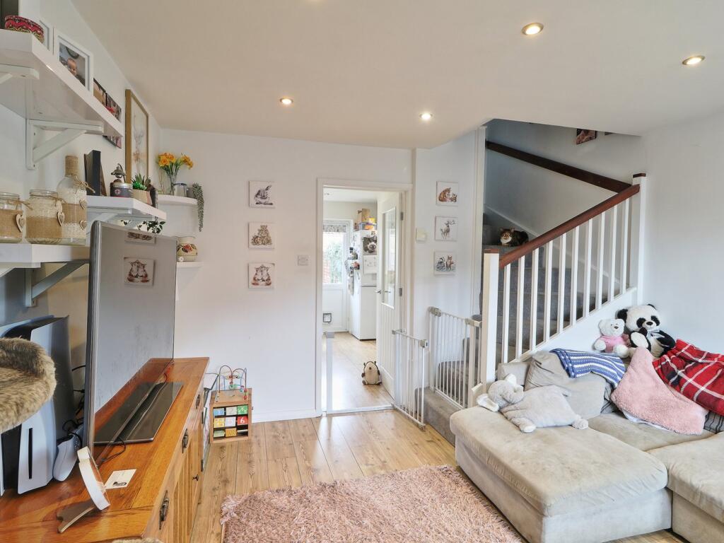 Alder Close, Eaton Ford, St Neots, PE19 photo 3