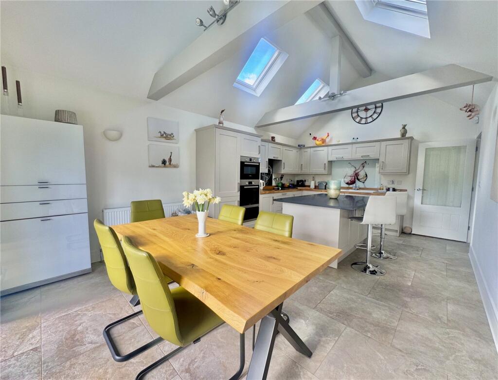 Shorefield Way, Milford on Sea, Lymington, Hampshire, SO41 photo 4