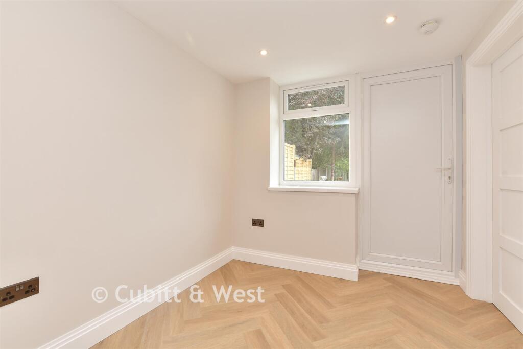 House in Sutton - More
