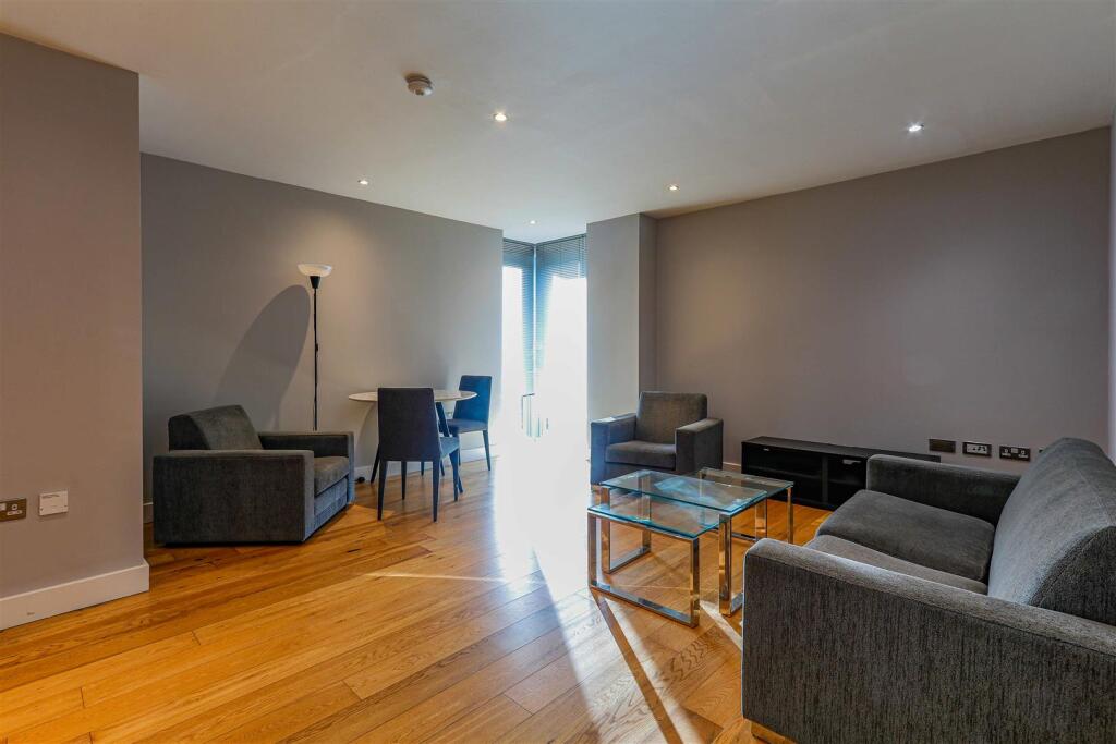 Apartment in Cardiff - View 3