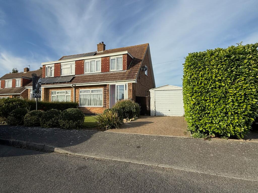 Main image of property: Parsonage Fields, Monkton, CT12