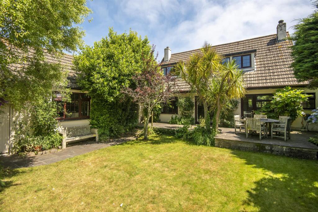 Main image of property: Mawnan Smith